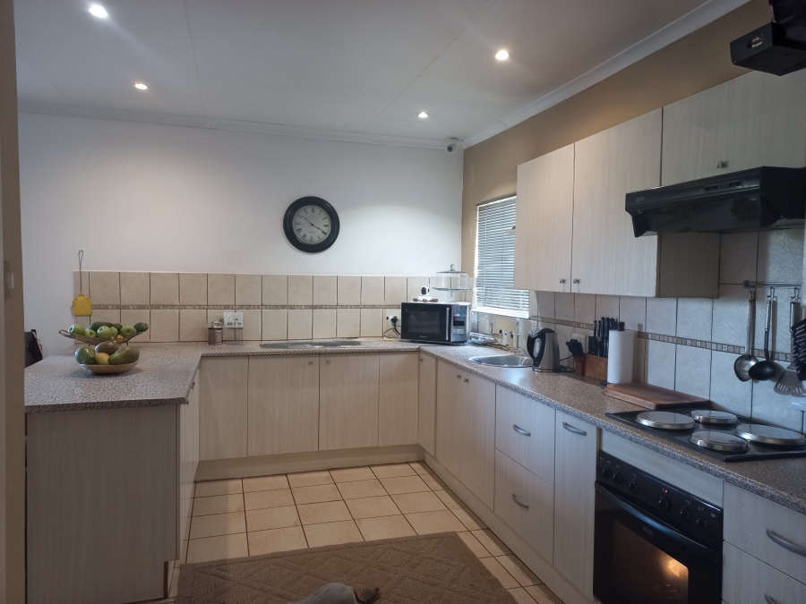 3 Bedroom Property for Sale in Safari Gardens North West